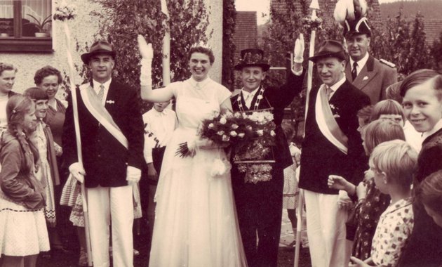 Das Königspaar 1957 – Antonius Struwe und Annemarie Kramer - Schützenkompanie Oeventrop