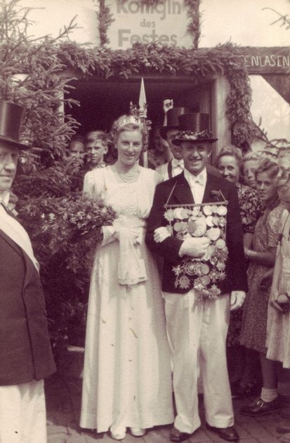 Königspaar 1949 - Georg Becker und Marianne Gierse - Schützenkompanie Dinschede